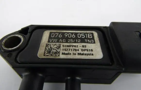 Volkswagen Jetta VI Air pressure sensor 076906051B