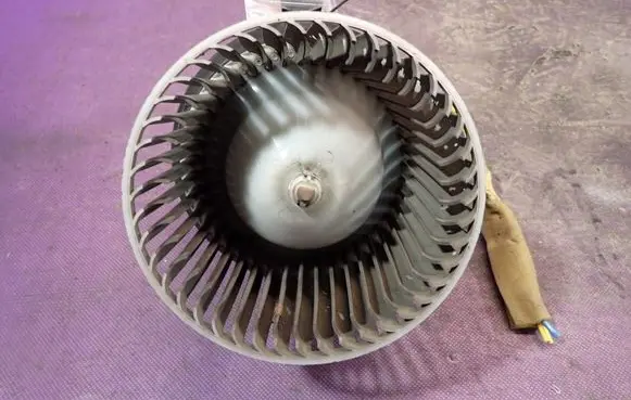 Nissan Versa Heater fan/blower M502725-3390A