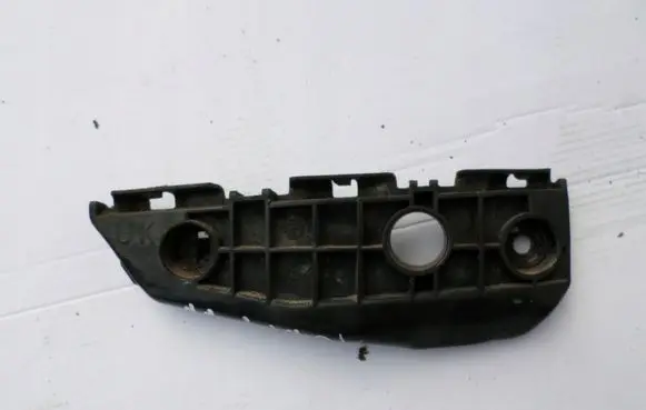Toyota Auris 150 Front bumper mounting bracket