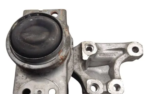 Citroen DS5 Engine mount bracket 9681855180