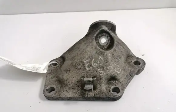 BMW 5 E60 E61 Engine mounting bracket 6788521