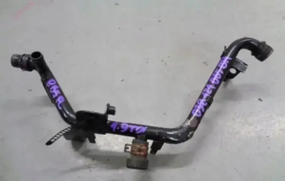 Volkswagen PASSAT B5.5 Engine coolant pipe/hose