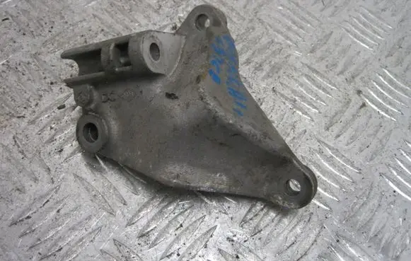 Renault Captur Gearbox mounting bracket 117107507R