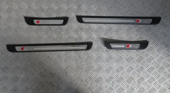 Audi A5 Sportback 8TA sill trim set (inner) 8T8853375A
