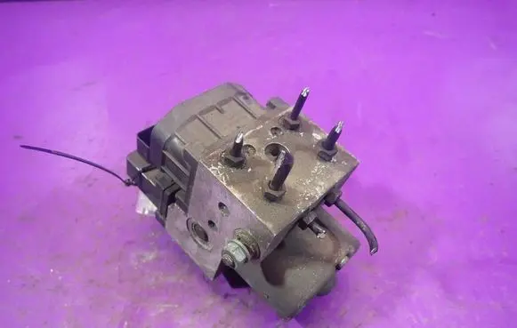 Volkswagen PASSAT B4 ABS Pump