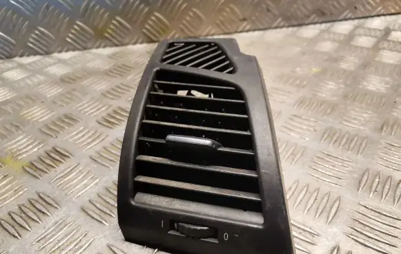 BMW 1 E81 E87 Dashboard air vent grill cover trim 7059188