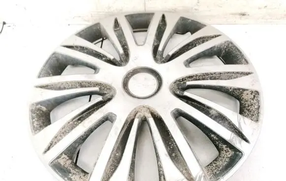 Nissan Primera R16 wheel hub/cap/trim 
