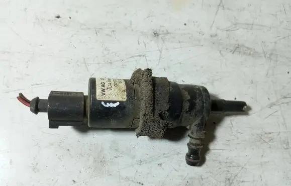 Volkswagen Touran I Headlight washer pump 3B7955681