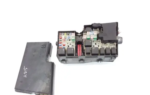 Volvo V50 Fuse module 8688040 518818000