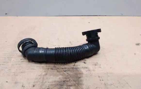 Volkswagen PASSAT CC Breather hose/pipe 