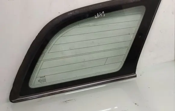 Toyota Avensis T250 Rear side window AS2