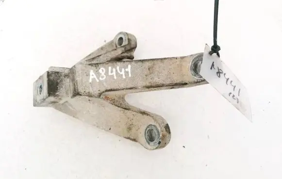 Ford Focus Engine mounting bracket