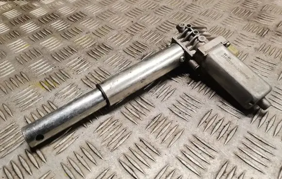 BMW 5 E60 E61 Seat adjustment motor 8320447