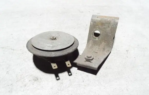 Mazda 323 F Horn signal 00933