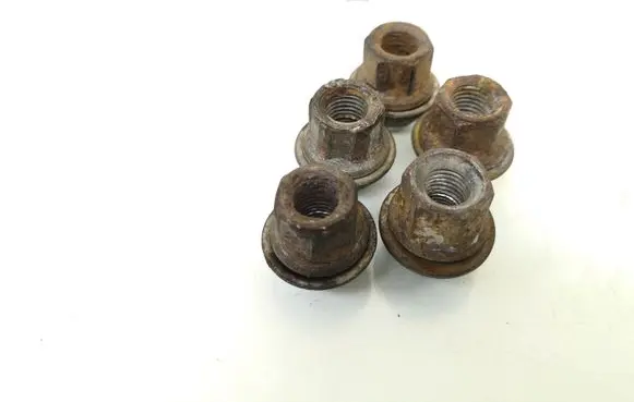 Toyota Avensis T250 Nuts/bolts 