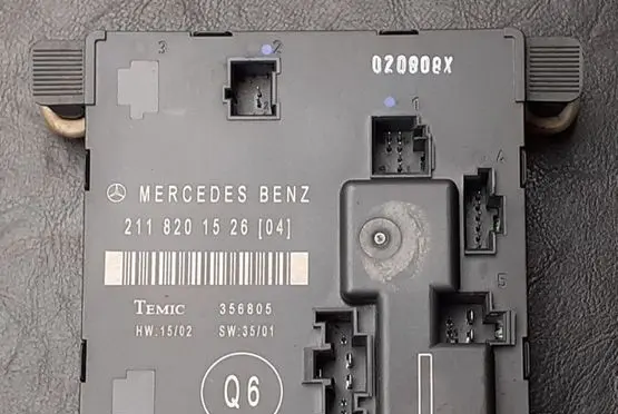 Mercedes-Benz E W211 Door control unit/module 2118201526
