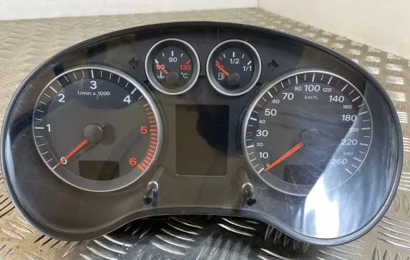 Audi A3 S3 8P Speedometer (instrument cluster) 8P0920930K