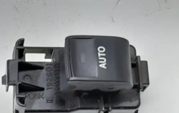 Toyota Prius (XW30) Electric window control switch 192801