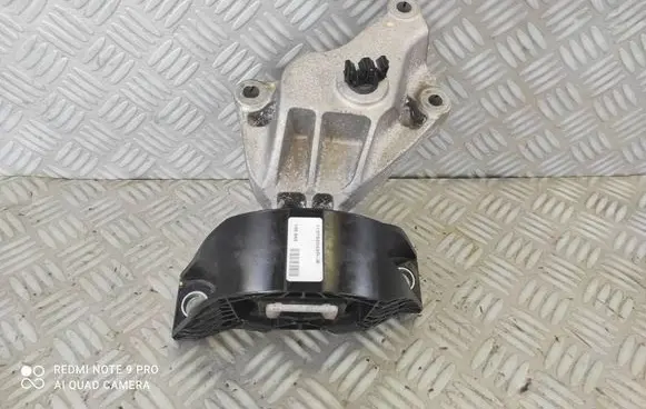 Engine mount bracket