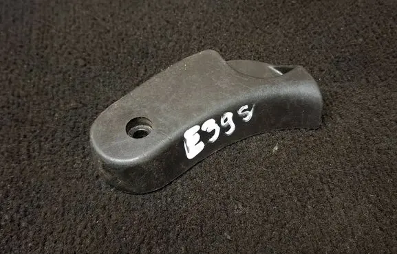 BMW 5 E39 Engine bonnet (hood) release handle 8223163