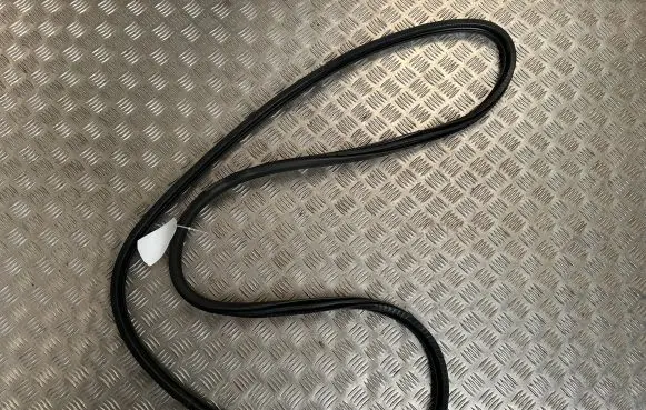 Peugeot 5008 II Front door rubber seal 9811537480