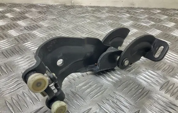 Seat Alhambra (Mk2) Sliding door upper roller guide/hinge 7N0843335F