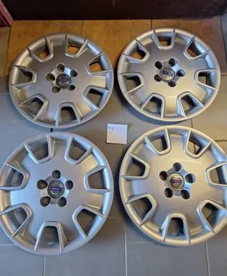 Volvo V70 R16 wheel hub/cap/trim 30683237