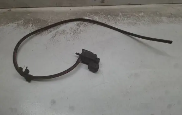 BMW 5 E60 E61 Vacuum valve 1742712 2234100 04T092