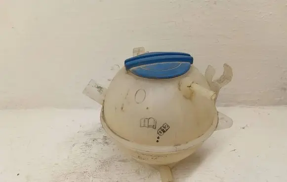 Volkswagen Beetle A5 Coolant expansion tank/reservoir 5C0121407