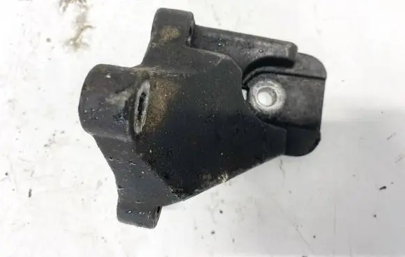 Volvo XC90 Engine mounting bracket 08649262