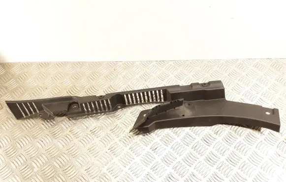 Volvo XC60 Fender mounting bracket 32216109