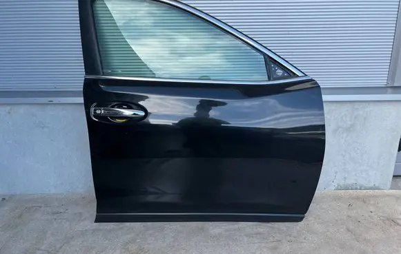 Nissan X-Trail T32 Front door 