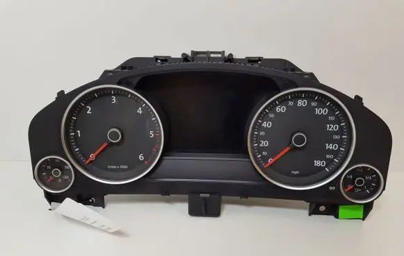 Volkswagen Touareg II Speedometer (instrument cluster) 7P6920981