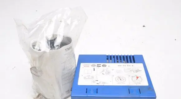 Volkswagen Touran I Tool set 8D0012615B