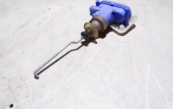 Audi 80 90 B3 Central locking vacuum pump 893862153C