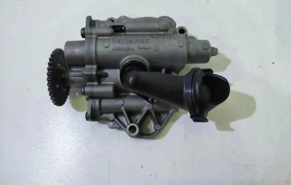Volkswagen Golf VII Oil pump CZC