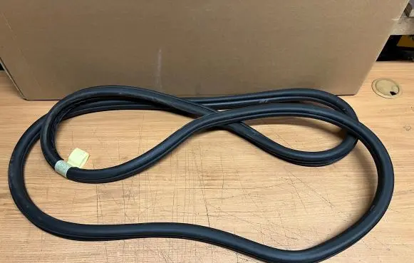 Rear door rubber seal (on body)