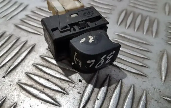 Nissan Almera Electric window control switch