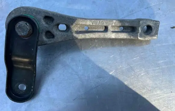 Engine mount bracket