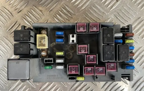 Subaru Legacy Fuse box set 82241AG000 307177