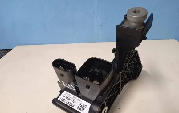 BMW M4 F82 F83 Current control relay 9356157
