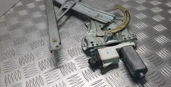 Toyota Corolla E120 E130 Front door window regulator with motor 0130822032