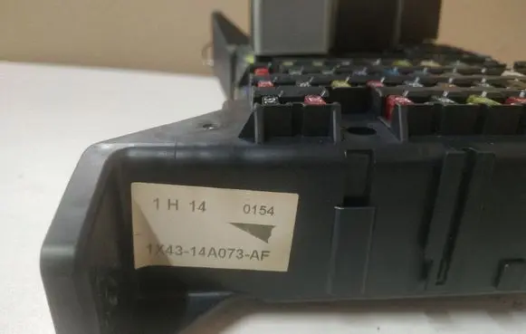 Jaguar X-Type Fuse module 1X4314A073AF