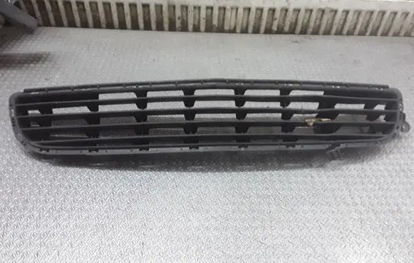 Opel Zafira B Front bumper lower grill 13124978