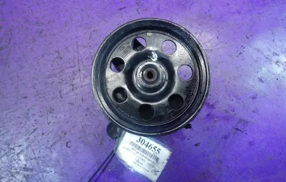 Ford Focus Power steering pump XS4E-3A733-AC