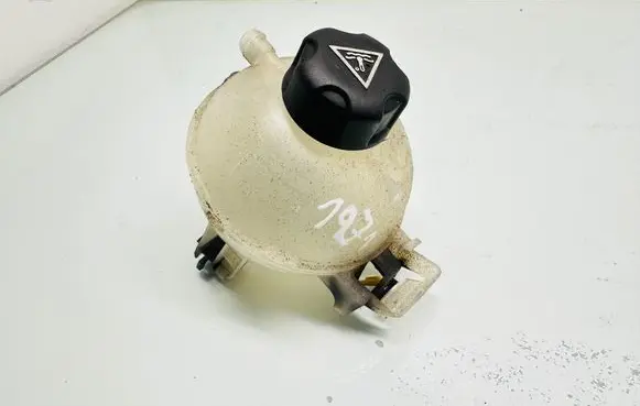 Citroen C5 Aircross Coolant expansion tank/reservoir 9678514680