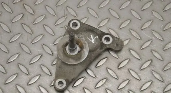 Peugeot RCZ Engine mounting bracket