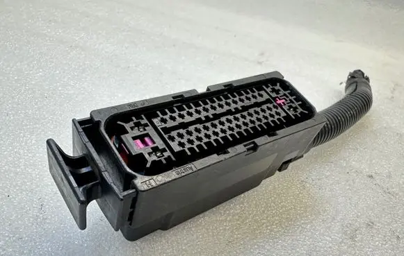 Audi Q7 4L ABS module connector plug 6Q0973047