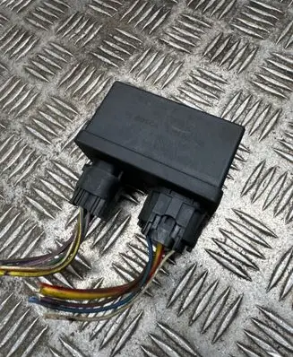 Land Rover Discovery 4 - LR4 Glow plug pre-heat relay 9x2q2B533BB 20141201 9665940680