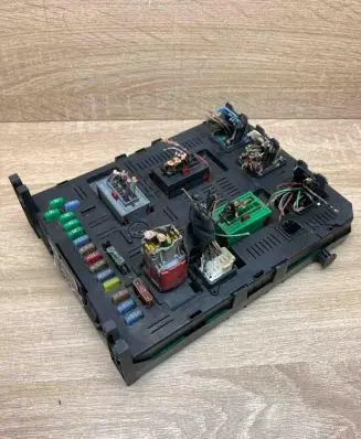 Citroen C4 I Fuse module 9661940480 01210206